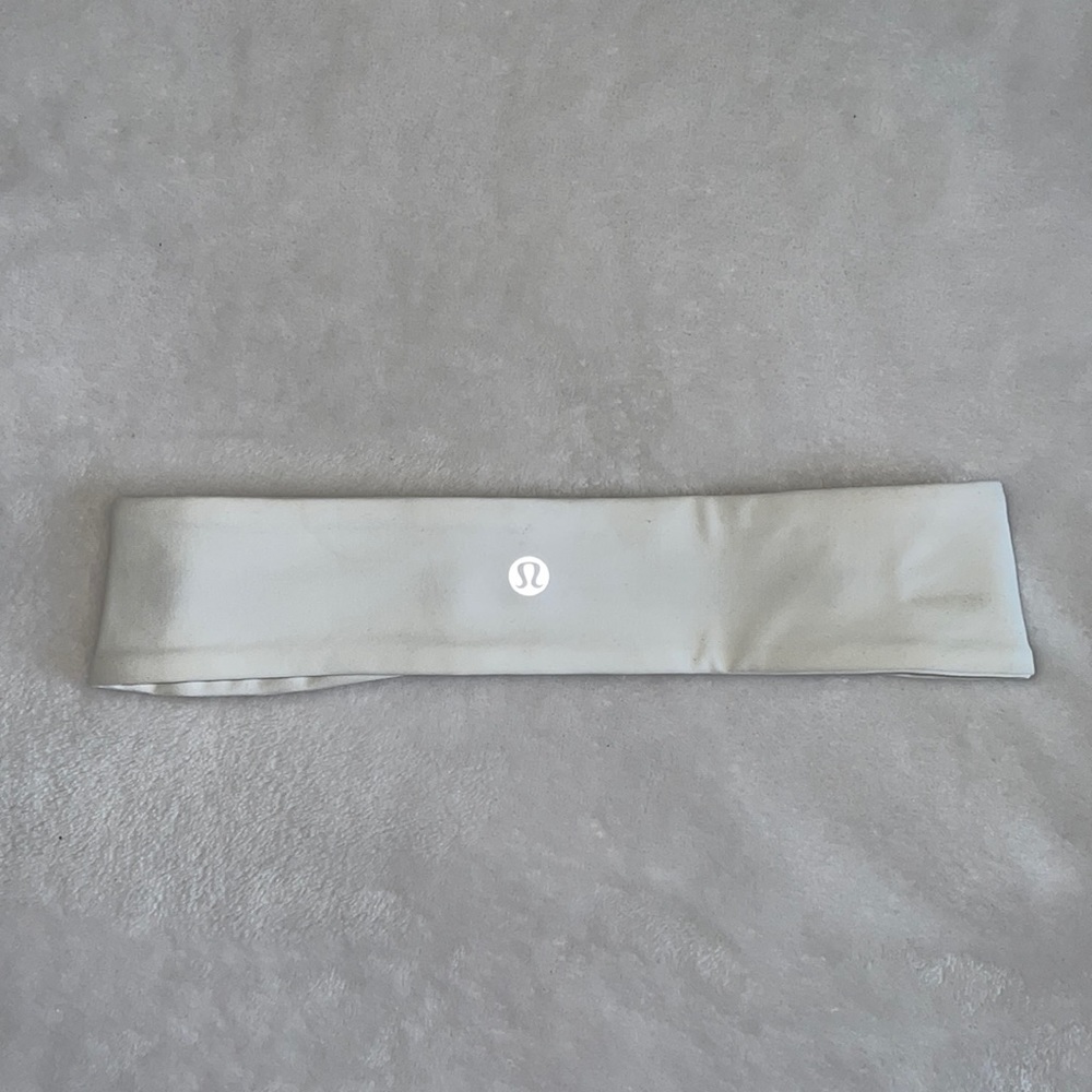 LULULEMON white head band !!